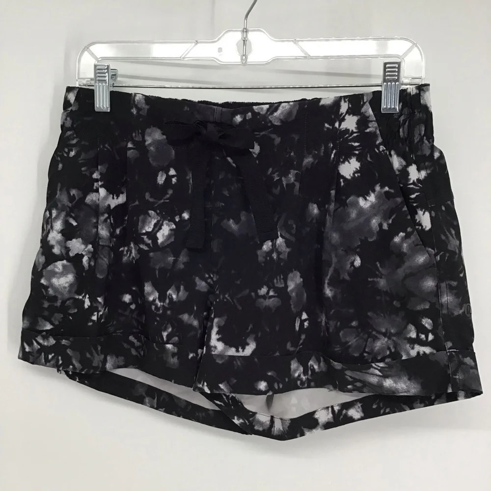 Lululemon Spring Break Away Shorts Dusk Dye Black/White Summer Size 8